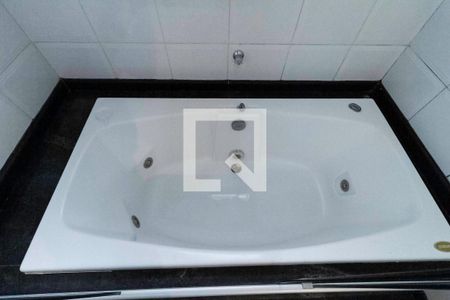 Casa à venda com 257m², 4 quartos e 4 vagas Casa à venda com 257m², 4 quartos e 4 vagasBanheiro da suíte