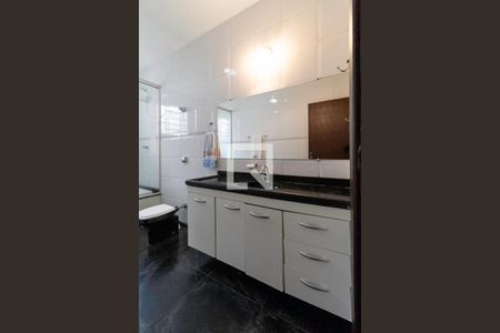 Casa à venda com 257m², 4 quartos e 4 vagas Casa à venda com 257m², 4 quartos e 4 vagasBanheiro da suíte