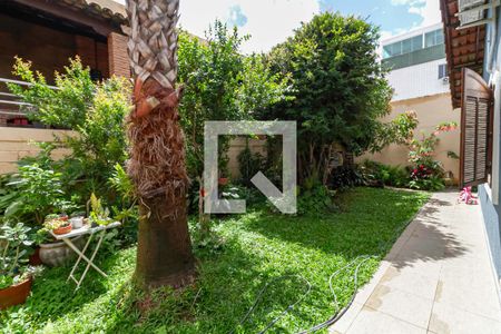 Casa à venda com 257m², 4 quartos e 4 vagas Casa à venda com 257m², 4 quartos e 4 vagasQuintal