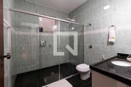 Casa à venda com 257m², 4 quartos e 4 vagas Casa à venda com 257m², 4 quartos e 4 vagasBanheiro social