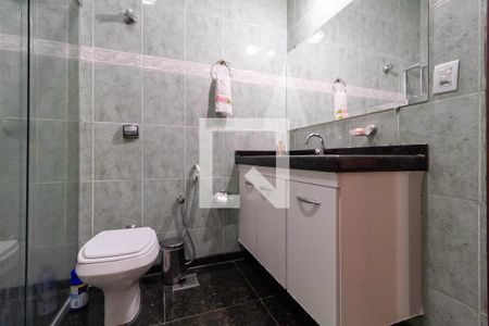 Casa à venda com 257m², 4 quartos e 4 vagas Casa à venda com 257m², 4 quartos e 4 vagasBanheiro social