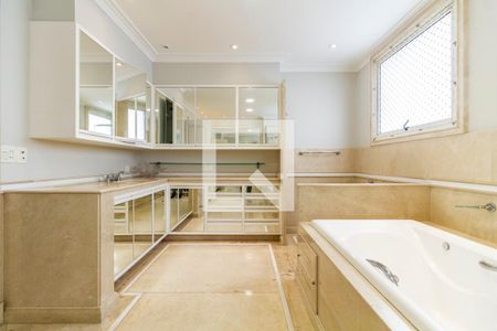 Apartamento à venda com 535m², 3 quartos e 6 vagas Apartamento à venda com 535m², 3 quartos e 6 vagasBanheiro da Suíte 3