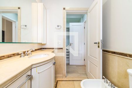 Apartamento à venda com 535m², 3 quartos e 6 vagas Apartamento à venda com 535m², 3 quartos e 6 vagasBanheiro da Suíte 2