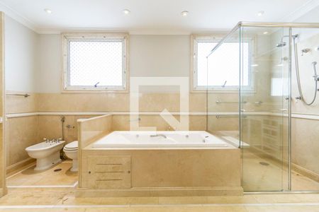 Apartamento à venda com 535m², 3 quartos e 6 vagas Apartamento à venda com 535m², 3 quartos e 6 vagasBanheiro da Suíte 3