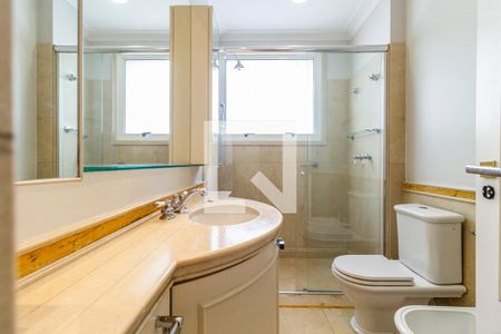 Apartamento à venda com 535m², 3 quartos e 6 vagas Apartamento à venda com 535m², 3 quartos e 6 vagasBanheiro da Suíte 1
