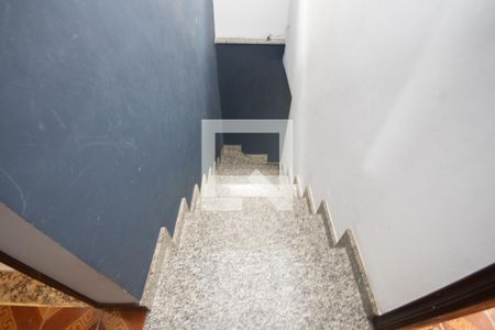 Casa à venda com 120m², 2 quartos e 3 vagas Casa à venda com 120m², 2 quartos e 3 vagasEscada