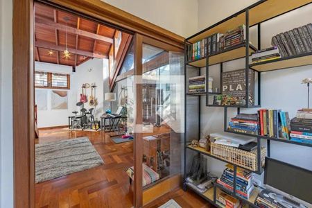 Casa à venda com 269m², 4 quartos e 4 vagas Casa à venda com 269m², 4 quartos e 4 vagasEscritório