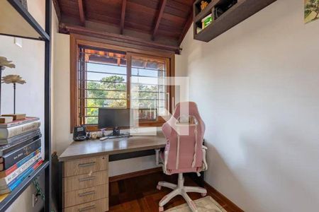 Casa à venda com 269m², 4 quartos e 4 vagas Casa à venda com 269m², 4 quartos e 4 vagasEscritório