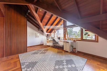 Casa à venda com 269m², 4 quartos e 4 vagas Casa à venda com 269m², 4 quartos e 4 vagasEscritório