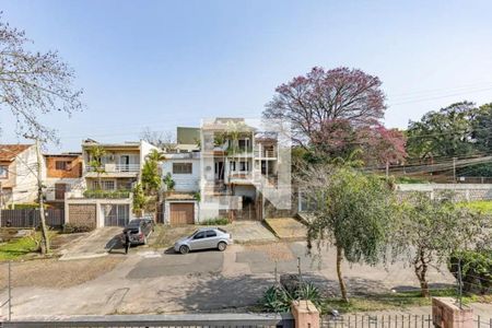 Casa à venda com 269m², 4 quartos e 4 vagas Casa à venda com 269m², 4 quartos e 4 vagasVista da Rua