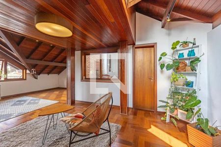 Casa à venda com 269m², 4 quartos e 4 vagas Casa à venda com 269m², 4 quartos e 4 vagasEscritório