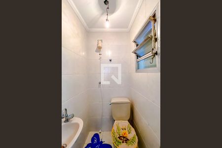 Casa à venda com 230m², 3 quartos e 2 vagasBanheiro de serviço