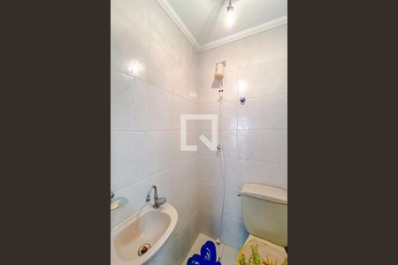 Casa à venda com 230m², 3 quartos e 2 vagasBanheiro de serviço