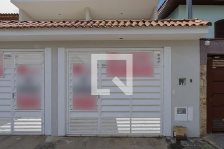 Casa à venda com 110m², 3 quartos e 2 vagas Casa à venda com 110m², 3 quartos e 2 vagasFachada