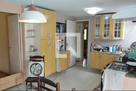 Casa de condomínio para alugar com 230m², 6 quartos e 2 vagasCozinha