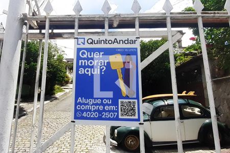 Casa de condomínio para alugar com 230m², 6 quartos e 2 vagasPlaca