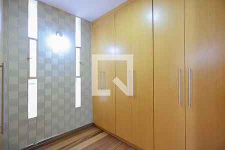 Casa à venda com 212m², 3 quartos e 3 vagas Casa à venda com 212m², 3 quartos e 3 vagasCloset da Suíte