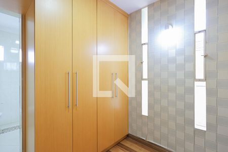 Casa à venda com 212m², 3 quartos e 3 vagas Casa à venda com 212m², 3 quartos e 3 vagasCloset da Suíte