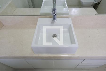 Casa à venda com 212m², 3 quartos e 3 vagas Casa à venda com 212m², 3 quartos e 3 vagasBanheiro da Suíte