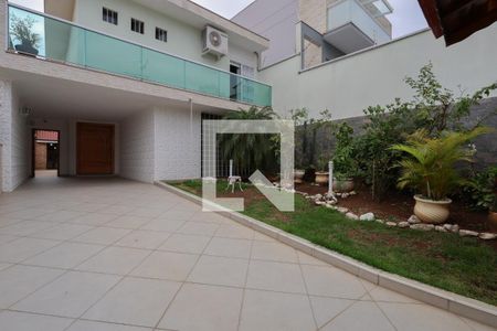 Casa à venda com 212m², 3 quartos e 3 vagas Casa à venda com 212m², 3 quartos e 3 vagasGaragem
