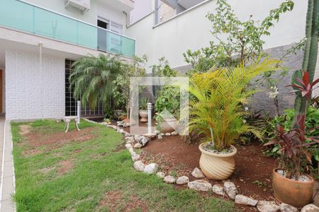 Casa à venda com 212m², 3 quartos e 3 vagas Casa à venda com 212m², 3 quartos e 3 vagasJardim