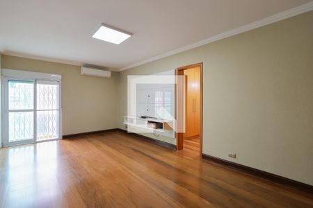 Casa à venda com 212m², 3 quartos e 3 vagas Casa à venda com 212m², 3 quartos e 3 vagasSuíte