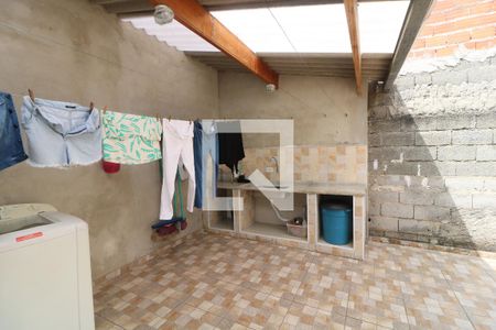 Casa à venda com 136m², 4 quartos e 1 vagaÁrea de Serviço C1 e C2