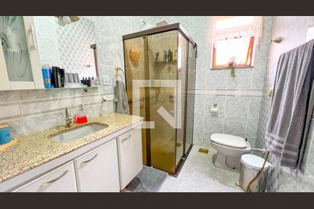 Casa à venda com 165m², 5 quartos e 3 vagasBanheiro