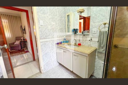 Casa à venda com 165m², 5 quartos e 3 vagasBanheiro