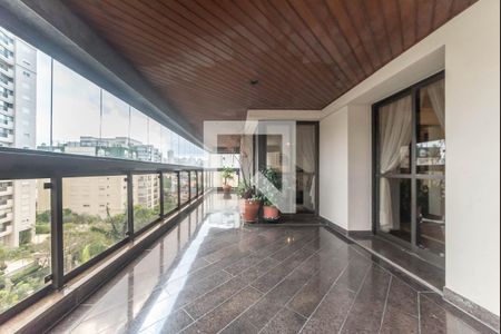 Apartamento à venda com 350m², 4 quartos e 4 vagas Apartamento à venda com 350m², 4 quartos e 4 vagasVaranda da Sala
