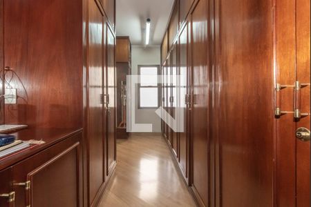 Apartamento à venda com 350m², 4 quartos e 4 vagas Apartamento à venda com 350m², 4 quartos e 4 vagasSuíte 1 - Closet