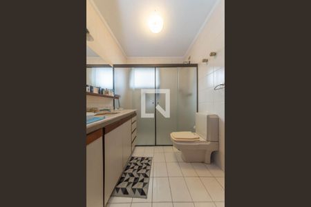 Apartamento à venda com 350m², 4 quartos e 4 vagas Apartamento à venda com 350m², 4 quartos e 4 vagasBanheiro da Suíte 3