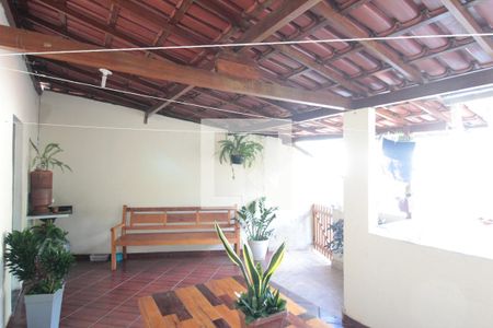 Casa à venda com 200m², 2 quartos e 3 vagasVaranda