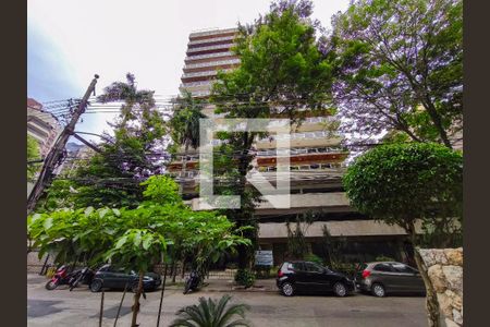 Apartamento à venda com 150m², 4 quartos e 3 vagas Apartamento à venda com 150m², 4 quartos e 3 vagasFachada e portaria