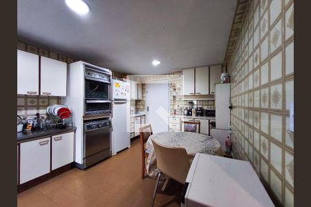 Apartamento à venda com 150m², 4 quartos e 3 vagas Apartamento à venda com 150m², 4 quartos e 3 vagasCozinha