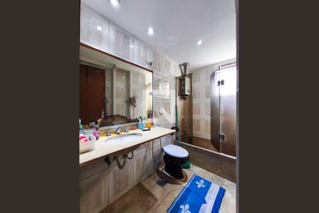 Apartamento à venda com 150m², 4 quartos e 3 vagas Apartamento à venda com 150m², 4 quartos e 3 vagasBanheiro Corredor