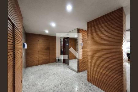 Apartamento à venda com 150m², 4 quartos e 3 vagas Apartamento à venda com 150m², 4 quartos e 3 vagasFachada e portaria