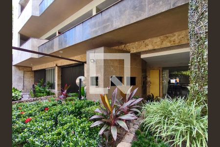 Apartamento à venda com 150m², 4 quartos e 3 vagas Apartamento à venda com 150m², 4 quartos e 3 vagasFachada e portaria