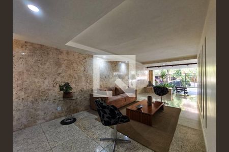 Apartamento à venda com 150m², 4 quartos e 3 vagas Apartamento à venda com 150m², 4 quartos e 3 vagasFachada e portaria