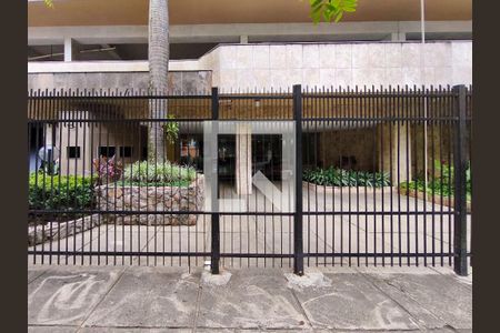 Apartamento à venda com 150m², 4 quartos e 3 vagas Apartamento à venda com 150m², 4 quartos e 3 vagasFachada e portaria