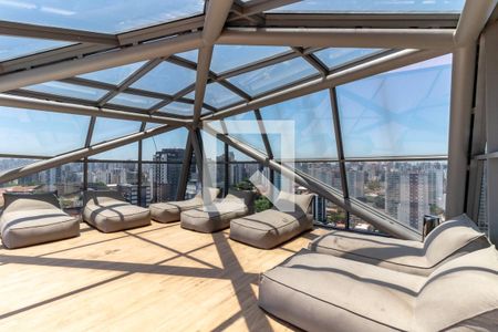 Studio à venda com 27m², 1 quarto e sem vaga Studio à venda com 27m², 1 quarto e sem vagaÁrea comum - Piscina