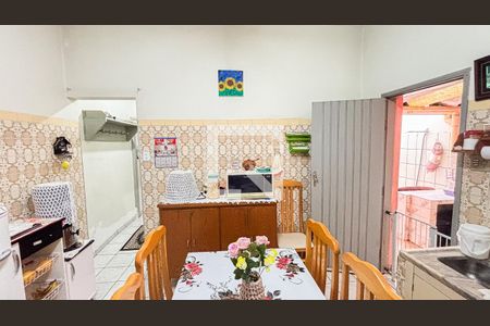 Casa à venda com 150m², 3 quartos e 2 vagas Casa à venda com 150m², 3 quartos e 2 vagasCozinha