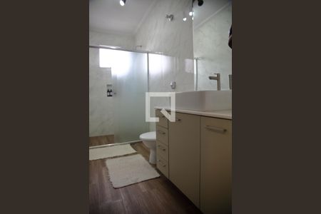 Casa à venda com 230m², 3 quartos e 2 vagasBanheiro