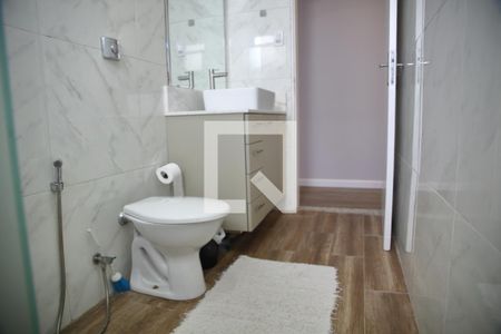 Casa à venda com 230m², 3 quartos e 2 vagasBanheiro