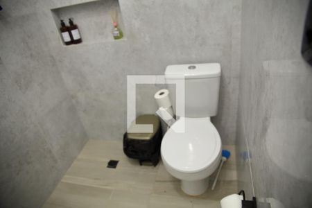 Casa à venda com 230m², 3 quartos e 2 vagasBanheiro