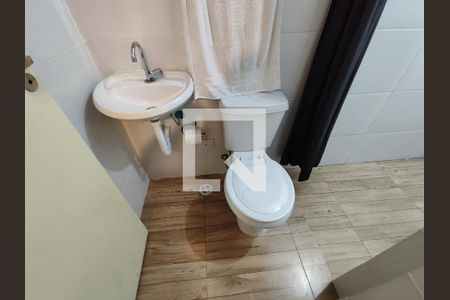 Banheiro de kitnet/studio para alugar com 1 quarto, 17m² em Guaianazes, Ferraz de Vasconcelos