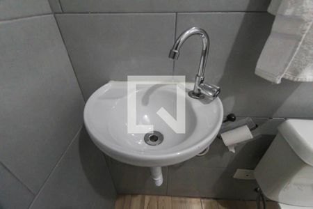 Banheiro de kitnet/studio para alugar com 1 quarto, 26m² em Guaianazes, Ferraz de Vasconcelos