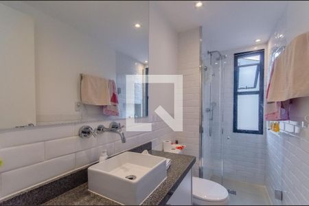 Apartamento à venda com 47m², 2 quartos e 1 vaga Apartamento à venda com 47m², 2 quartos e 1 vagaBanheiro Social