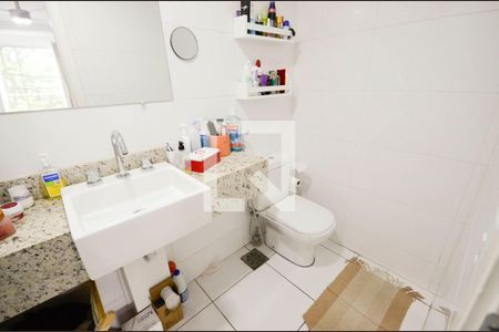 Apartamento à venda com 150m², 3 quartos e 2 vagas Apartamento à venda com 150m², 3 quartos e 2 vagasBanheiro da Suíte 2