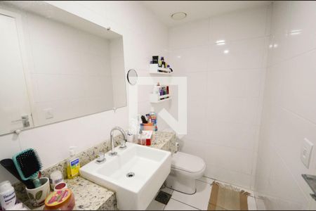 Apartamento à venda com 150m², 3 quartos e 2 vagas Apartamento à venda com 150m², 3 quartos e 2 vagasBanheiro da Suíte 2